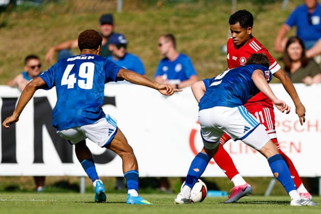 SOCCER - Schalke vs Kharkiv, test match KEMATEN,AUSTRIA,22.JUL.26 - SOCCER - 1. DFL, 1. Deutsche Bundesliga, Premjer-Liha, FC Schalke 04 vs FC Kharkiv, test match. Image shows Sebastian Castillo (Kharkiv).  GEPAxpictures xMarkoxVulic