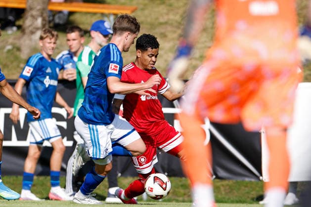 SOCCER - Schalke vs Kharkiv, test match KEMATEN,AUSTRIA,22.JUL.26 - SOCCER - 1. DFL, 1. Deutsche Bundesliga, Premjer-Liha, FC Schalke 04 vs FC Kharkiv, test match. Image shows Sebastian Castillo (Kharkiv).  GEPAxpictures xMarkoxVulic