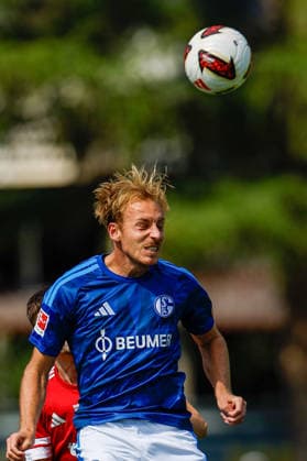 SOCCER - Schalke vs Kharkiv, test match KEMATEN,AUSTRIA,22.JUL.26 - SOCCER - 1. DFL, 1. Deutsche Bundesliga, Premjer-Liha, FC Schalke 04 vs FC Kharkiv, test match. Image shows Timo Becker (Schalke).  GEPAxpictures xMarkoxVulic
