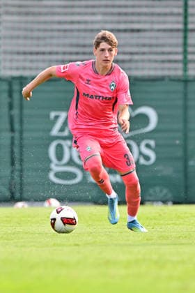22.07.2026, AUT, Freundschaftsspiel SV Werder Bremen vs Fagiano Okayama Fussball, Saison 2026 2027), Leon Opitz (Werder Bremen 35); Einzelaktion, Ganzkörper Ganzkoerper Zell am Ziller Parkstadion Zillertal Österreich *** July 22, 2026, Austria, Friendly Match: SV Werder Bremen vs. Fagiano Okayama, Soccer, 2026–2027 Season, Leon Opitz (Werder Bremen), 35, Solo Play, Full-Body, Zell am Ziller Parkstadion, Zillertal, Austria Copyright: xnordphotoxGmbHx xKFOTOx