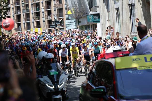 Tour de France 2026 - UCI Cycling Race Pierre Teyssot MAXPPP ; Tour de France 2026 - UCI Cycling Race. Chambery, France on July 22, 2026. 17th stage of the 113th edition of the Tour de France cycling race, 174,7 km between Chambéry and Voiron in the French Alps. In action, Tadej Pogacar (SLO) in yellow and riders at the start. Pierre Teyssot Maxppp Chambery Savoie France  Copyright: xMAXPPPxPierrexTeyssotx TEY67926 TEY67926