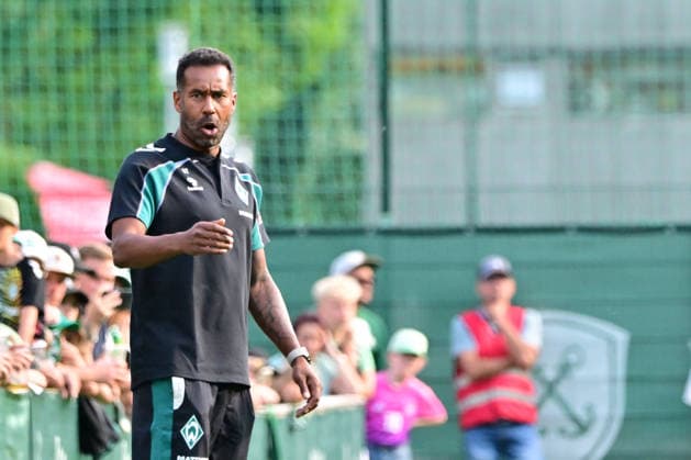 22.07.2026, AUT, Freundschaftsspiel SV Werder Bremen vs Fagiano Okayama Fussball, Saison 2026 2027), Trainer Daniel Thioune (Werder Bremen) Zell am Ziller Parkstadion Zillertal Österreich *** July 22, 2026, Austria, Friendly Match: SV Werder Bremen vs. Fagiano Okayama, Soccer, 2026–2027 Season, Coach Daniel Thioune, Werder Bremen, Zell am Ziller, Parkstadion Zillertal, Austria Copyright: xnordphotoxGmbHx xKFOTOx