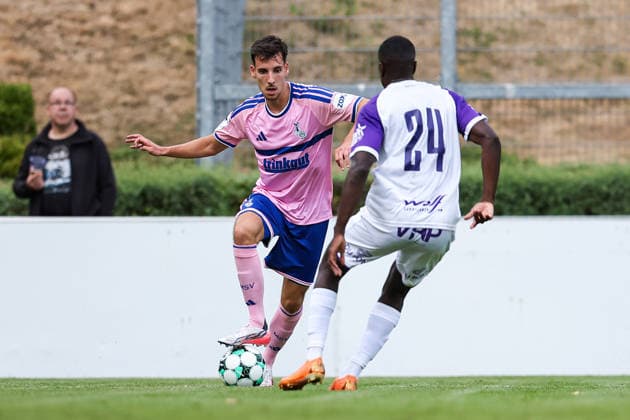 2026.07.22, xkwix, Fußball, Testspiel, MSV Duisburg - K Beerschot VA, PCC-Stadion, Testspiel, Saison 2026 2027: Conor Noß (MSV Duisburg 14) im Zweikampf gegen Nilton Varela Lopes (K. Beerschot V.A. 24) DFB regulations prohibit any use of photographs as image sequences and or quasi-video. Photo: xKamilxWilkowskixPressefotoKochx Nordrhein-Westfalen Deutschland *** July 22, 2026, xkwix, Soccer, Friendly Match, MSV Duisburg vs. Beerschot VA, PCC Stadium, Friendly Match, 2026–2027 Season: Conor Noß (MSV Duisburg, No. 14) in a tackle against Nilton Varela Lopes (K Beerschot VA, No. 24). DFB regulations prohibit any use of photographs as image sequences and or quasi-video. Photo: xKamilxWilkowskixPressefotoKochx NorthRhineland-Westphalia, Germany