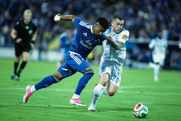 IPA86903057 - Levski s Reinaldo in action against Universitatea s Alexandru Cicaldau during the Champions League qualifying match between PFC Levski and SC Universitatea Craiova at Vivacom Arena Georgi Asparuhov in Sofia, Bulgaria, on July 22, 2026  Copyright: xIvanxSxIvanov IPAxSportx xx 86903057