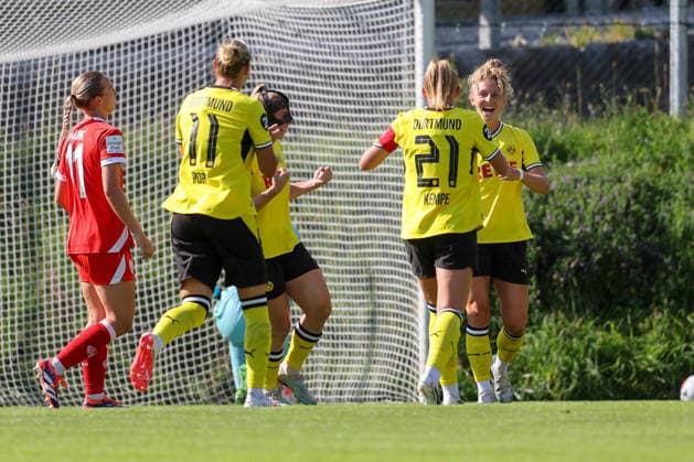 Fussball - Frauen - Testspiel - 1. FSV Mainz 05 - Borussia Dortmund - 22.07.26, 2:0 durch Rita Schumacher (BVB), Hopfgarten Hopfgarten Tirol Österreich *** Women s Soccer Friendly Match 1: FSV Mainz 05 vs. Borussia Dortmund, July 22, 2026, 2–0 (goal by Rita Schumacher, BVB), Hopfgarten, Hopfgarten, Tyrol, Austria