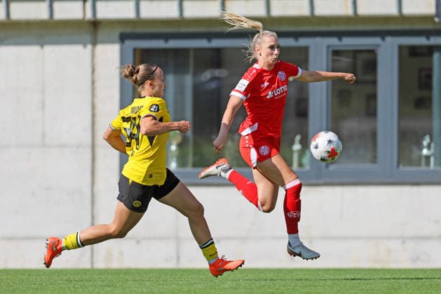 Fussball - Frauen - Testspiel - 1. FSV Mainz 05 - Borussia Dortmund - 22.07.26, Mia Sophie Böger (BVB), Chiara Bouziane (Mainz), Hopfgarten Hopfgarten Tirol Österreich *** Women s Soccer Friendly Match 1: FSV Mainz 05 vs. Borussia Dortmund, July 22, 2026; Mia Sophie Böger (BVB), Chiara Bouziane (Mainz); Hopfgarten, Hopfgarten, Tyrol, Austria