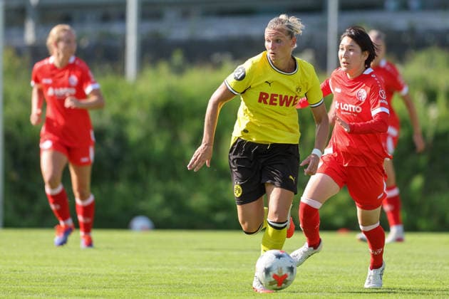 Fussball - Frauen - Testspiel - 1. FSV Mainz 05 - Borussia Dortmund - 22.07.26, Yurina Imai (Mainz), Alexandra Popp (BVB), Hopfgarten Hopfgarten Tirol Österreich *** Women s Soccer Friendly Match 1: FSV Mainz 05 vs. Borussia Dortmund, July 22, 2026; Yurina Imai (Mainz), Alexandra Popp (BVB), Hopfgarten, Hopfgarten, Tyrol, Austria