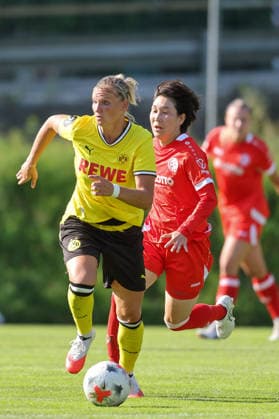 Fussball - Frauen - Testspiel - 1. FSV Mainz 05 - Borussia Dortmund - 22.07.26, Yurina Imai (Mainz), Alexandra Popp (BVB), Hopfgarten Hopfgarten Tirol Österreich *** Women s Soccer Friendly Match 1: FSV Mainz 05 vs. Borussia Dortmund, July 22, 2026; Yurina Imai (Mainz), Alexandra Popp (BVB), Hopfgarten, Hopfgarten, Tyrol, Austria