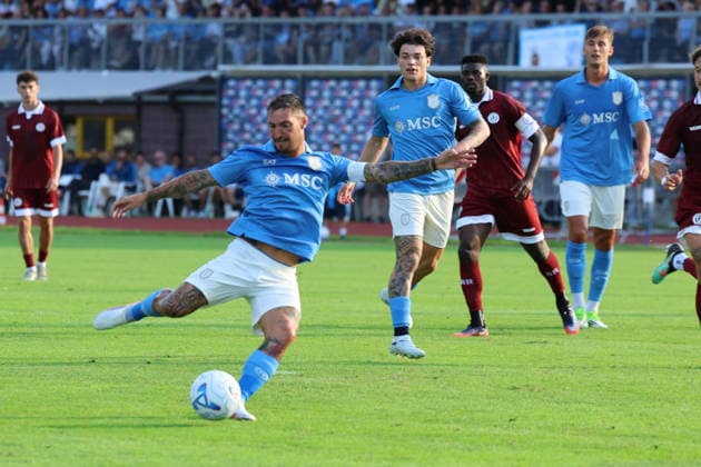 SSC Napoli v Arezzo - Pre Season Friendly Match Matteo Politano of Napoli scores during a preseason friendly soccer match between Napoli and Arezzo at Stadio Carciato in Dimaro Folgarida, Trento, Italy, on July 22, 2026. Dimaro Folgarida Trento Italy  Copyright: xCiroxDexLucax originalFilename:deluca-sscnapol260722_npfCN.jpg