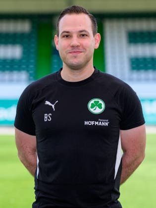 22.07.2026 - SpVgg Greuther Fürth ( Kleeblatt Spielvereinigung ) - 2. BL Fussball Bundesliga - Saison 2026 2027 - Fototermin Porträttermin Vorstellung Präsentation Pressetermin - - Einzelbild Einzelfoto Portrait Porträt Kopfbild - Dr. Sebastian Schmidt ( Mannschaftsarzt SpVgg Greuther Fürth ) *** July 22, 2026 SpVgg Greuther Fürth Kleeblatt Spielvereinigung 2nd Division Soccer Bundesliga 2026–2027 Season Photo Shoot Portrait Session Introduction Presentation Press Event Single Image Individual Photo Portrait Headshot Dr. Sebastian Schmidt Team Doctor, SpVgg Greuther Fürthth