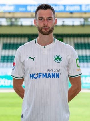 22.07.2026 - SpVgg Greuther Fürth ( Kleeblatt Spielvereinigung ) - 2. BL Fussball Bundesliga - Saison 2026 2027 - Fototermin Porträttermin Vorstellung Präsentation Pressetermin - - Einzelbild Einzelfoto Portrait Porträt Kopfbild - Felix Higl (18, SpVgg Greuther Fürth ) *** July 22, 2026 SpVgg Greuther Fürth Kleeblatt Spielvereinigung 2nd Division Soccer Bundesliga 2026–2027 Season Photo Shoot Portrait Session Introduction Presentation Press Conference Single Image Individual Photo Portrait Headshot Felix Higl, 18, SpVgg Greuther Fürth