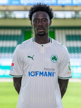 22.07.2026 - SpVgg Greuther Fürth ( Kleeblatt Spielvereinigung ) - 2. BL Fussball Bundesliga - Saison 2026 2027 - Fototermin Porträttermin Vorstellung Präsentation Pressetermin - - Einzelbild Einzelfoto Portrait Porträt Kopfbild - Omar Sillah (42, SpVgg Greuther Fürth ) *** July 22, 2026 SpVgg Greuther Fürth Kleeblatt Spielvereinigung 2nd Division Soccer Bundesliga 2026–2027 Season Photo Shoot Portrait Session Introduction Presentation Press Conference Single Image Individual Photo Portrait Headshot Omar Sillah 42, SpVgg Greuther Fürth