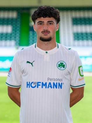 22.07.2026 - SpVgg Greuther Fürth ( Kleeblatt Spielvereinigung ) - 2. BL Fussball Bundesliga - Saison 2026 2027 - Fototermin Porträttermin Vorstellung Präsentation Pressetermin - - Einzelbild Einzelfoto Portrait Porträt Kopfbild - Mehmet Avlayici (44, SpVgg Greuther Fürth ) *** July 22, 2026 SpVgg Greuther Fürth Kleeblatt Spielvereinigung 2nd Division Soccer Bundesliga 2026–2027 Season Photo Shoot Portrait Session Introduction Presentation Press Conference Single Image Individual Photo Portrait Headshot Mehmet Avlayici 44, SpVgg Greuther Fürth