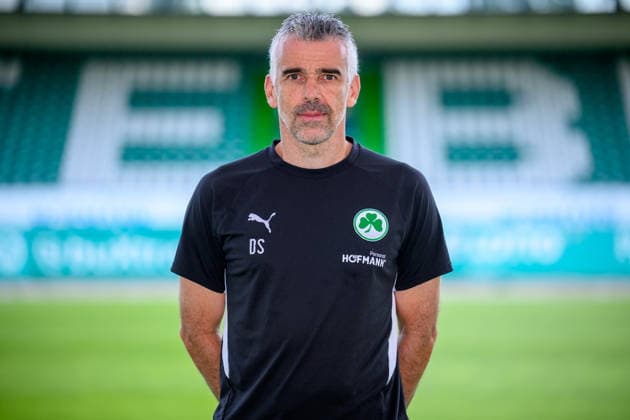 22.07.2026 - SpVgg Greuther Fürth ( Kleeblatt Spielvereinigung ) - 2. BL Fussball Bundesliga - Saison 2026 2027 - Fototermin Porträttermin Vorstellung Präsentation Pressetermin - - Einzelbild Einzelfoto Portrait Porträt Kopfbild - Danny Schwarz (Co-Trainer SpVgg Greuther Fürth ) *** July 22, 2026 SpVgg Greuther Fürth Kleeblatt Spielvereinigung 2nd Division Soccer Bundesliga 2026–2027 Season Photo Shoot Portrait Session Introduction Presentation Press Event Single Image Individual Photo Portrait Headshot Danny Schwarz, Assistant Coach, SpVgg Greuther Fürth