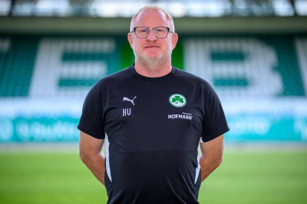 22.07.2026 - SpVgg Greuther Fürth ( Kleeblatt Spielvereinigung ) - 2. BL Fussball Bundesliga - Saison 2026 2027 - Fototermin Porträttermin Vorstellung Präsentation Pressetermin - - Einzelbild Einzelfoto Portrait Porträt Kopfbild - Heiko Vogel ( Trainer SpVgg Greuther Fürth ) *** July 22, 2026 SpVgg Greuther Fürth Kleeblatt Spielvereinigung 2nd Division Soccer Bundesliga 2026–2027 Season Photo Op Portrait Session Introduction Presentation Press Event Single Image Individual Photo Portrait Headshot Heiko Vogel Coach SpVgg Greuther Fürth