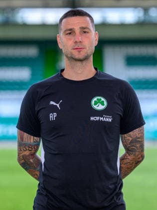 22.07.2026 - SpVgg Greuther Fürth ( Kleeblatt Spielvereinigung ) - 2. BL Fussball Bundesliga - Saison 2026 2027 - Fototermin Porträttermin Vorstellung Präsentation Pressetermin - - Einzelbild Einzelfoto Portrait Porträt Kopfbild - Aleksandro Petrovic ( Co-Trainer SpVgg Greuther Fürth ) *** July 22, 2026 SpVgg Greuther Fürth Kleeblatt Spielvereinigung 2nd Division Soccer Bundesliga 2026–2027 Season Photo Shoot Portrait Session Introduction Presentation Press Event Single Image Individual Photo Portrait Headshot Aleksandro Petrovic Assistant Coach SpVgg Greuther Fürth