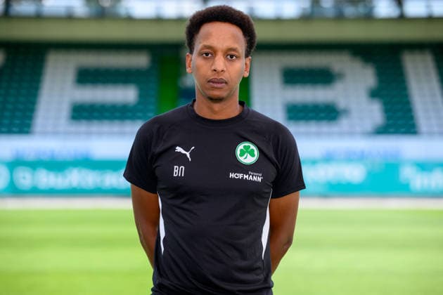 22.07.2026 - SpVgg Greuther Fürth ( Kleeblatt Spielvereinigung ) - 2. BL Fussball Bundesliga - Saison 2026 2027 - Fototermin Porträttermin Vorstellung Präsentation Pressetermin - - Einzelbild Einzelfoto Portrait Porträt Kopfbild - Benjamin Ngarambe (Physio SpVgg Greuther Fürth ) *** July 22, 2026 SpVgg Greuther Fürth Kleeblatt Spielvereinigung 2nd Division Soccer Bundesliga 2026–2027 Season Photo Op Portrait Session Introduction Presentation Press Event Single Image Individual Photo Portrait Headshot Benjamin Ngarambe, Physical Therapist, SpVgg Greuther Fürth