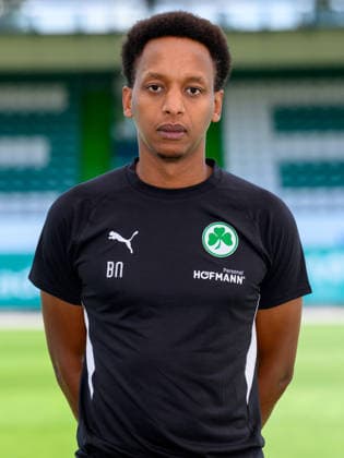 22.07.2026 - SpVgg Greuther Fürth ( Kleeblatt Spielvereinigung ) - 2. BL Fussball Bundesliga - Saison 2026 2027 - Fototermin Porträttermin Vorstellung Präsentation Pressetermin - - Einzelbild Einzelfoto Portrait Porträt Kopfbild - Benjamin Ngarambe (Physio SpVgg Greuther Fürth ) *** July 22, 2026 SpVgg Greuther Fürth Kleeblatt Spielvereinigung 2nd Division Soccer Bundesliga 2026–2027 Season Photo Op Portrait Session Introduction Presentation Press Event Single Image Individual Photo Portrait Headshot Benjamin Ngarambe, Physical Therapist, SpVgg Greuther Fürth