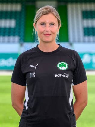 22.07.2026 - SpVgg Greuther Fürth ( Kleeblatt Spielvereinigung ) - 2. BL Fussball Bundesliga - Saison 2026 2027 - Fototermin Porträttermin Vorstellung Präsentation Pressetermin - - Einzelbild Einzelfoto Portrait Porträt Kopfbild - Mirjam Koschek ( Physio SpVgg Greuther Fürth ) *** July 22, 2026 SpVgg Greuther Fürth Kleeblatt Spielvereinigung 2nd Division Soccer Bundesliga 2026–2027 Season Photo Shoot Portrait Session Introduction Presentation Press Event Single Image Individual Photo Portrait Headshot Mirjam Koschek, Physical Therapist, SpVgg Greuther Fürth