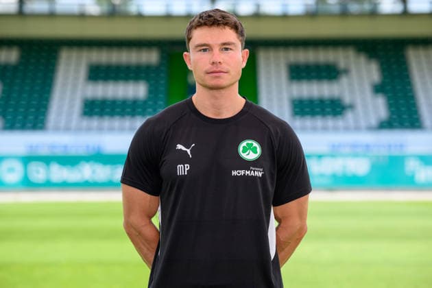 22.07.2026 - SpVgg Greuther Fürth ( Kleeblatt Spielvereinigung ) - 2. BL Fussball Bundesliga - Saison 2026 2027 - Fototermin Porträttermin Vorstellung Präsentation Pressetermin - - Einzelbild Einzelfoto Portrait Porträt Kopfbild - Dr. Mario Pasurka ( Mannschaftsarzt SpVgg Greuther Fürth ) *** July 22, 2026 SpVgg Greuther Fürth Kleeblatt Spielvereinigung 2nd Division Soccer Bundesliga 2026–2027 Season Photo Op Portrait Session Introduction Presentation Press Event Single Image Individual Photo Portrait Headshot Dr. Mario Pasurka Team Doctor, SpVgg Greuther Fürth