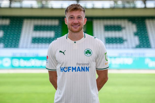 22.07.2026 - SpVgg Greuther Fürth ( Kleeblatt Spielvereinigung ) - 2. BL Fussball Bundesliga - Saison 2026 2027 - Fototermin Porträttermin Vorstellung Präsentation Pressetermin - - Einzelbild Einzelfoto Portrait Porträt Kopfbild - Jannik Dehm ( 23, SpVgg Greuther Fürth ) *** July 22, 2026 SpVgg Greuther Fürth Kleeblatt Spielvereinigung 2nd Division Soccer Bundesliga 2026–2027 Season Photo Shoot Portrait Session Introduction Presentation Press Event Single Image Individual Photo Portrait Headshot Jannik Dehm 23, SpVgg Greuther Fürth