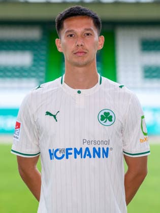 22.07.2026 - SpVgg Greuther Fürth ( Kleeblatt Spielvereinigung ) - 2. BL Fussball Bundesliga - Saison 2026 2027 - Fototermin Porträttermin Vorstellung Präsentation Pressetermin - - Einzelbild Einzelfoto Portrait Porträt Kopfbild - Shinta Appelkamp (8, SpVgg Greuther Fürth ) *** July 22, 2026 SpVgg Greuther Fürth Kleeblatt Spielvereinigung 2nd Division Soccer Bundesliga 2026–2027 Season Photo Shoot Portrait Session Introduction Presentation Press Event Single Image Individual Photo Portrait Headshot Shinta Appelkamp 8, SpVgg Greuther Fürth