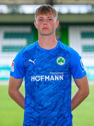 22.07.2026 - SpVgg Greuther Fürth ( Kleeblatt Spielvereinigung ) - 2. BL Fussball Bundesliga - Saison 2026 2027 - Fototermin Porträttermin Vorstellung Präsentation Pressetermin - - Einzelbild Einzelfoto Portrait Porträt Kopfbild - Florian Hellstern (1, SpVgg Greuther Fürth ) *** July 22, 2026 SpVgg Greuther Fürth Kleeblatt Spielvereinigung 2nd Division Soccer Bundesliga 2026–2027 Season Photo Shoot Portrait Session Introduction Presentation Press Conference Single Image Individual Photo Portrait Headshot Florian Hellstern 1, SpVgg Greuther Fürth