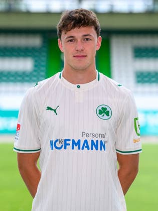22.07.2026 - SpVgg Greuther Fürth ( Kleeblatt Spielvereinigung ) - 2. BL Fussball Bundesliga - Saison 2026 2027 - Fototermin Porträttermin Vorstellung Präsentation Pressetermin - - Einzelbild Einzelfoto Portrait Porträt Kopfbild - Lukas Reich (2, SpVgg Greuther Fürth ) *** July 22, 2026 SpVgg Greuther Fürth Kleeblatt Spielvereinigung 2nd Division Soccer Bundesliga 2026–2027 Season Photo Shoot Portrait Session Introduction Presentation Press Event Single Image Individual Photo Portrait Headshot Lukas Reich 2, SpVgg Greuther Fürth
