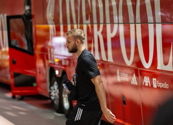 Football - Pre-Seaosn - Liverpool USA Tour Day 3 CHICAGO, USA - Wednesday, July 22, 2026: Liverpool s goalkeeper Vitezslav Jaros returns to the team hotel after a morning training session in Chicago ahead of the start of the club s pre-season tour of America. The team play friendly games in Nashville, New York and Chicago as they prepare for the start of the new 2026 27 Premier League season. (Photo by David Rawcliffe Propaganda) CHICAGO Chicago ILLINOIS UNITED STATES OF AMERICA  Copyright: xDavidxRawcliffex 2026-07-22-022-Liverpool_Pre-Season_Day_3
