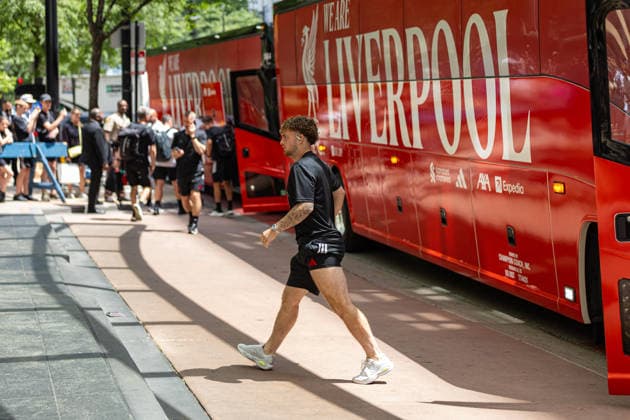 Football - Pre-Seaosn - Liverpool USA Tour Day 3 CHICAGO, USA - Wednesday, July 22, 2026: Liverpool s Harvey Elliott returns to the team hotel after a morning training session in Chicago ahead of the start of the club s pre-season tour of America. The team play friendly games in Nashville, New York and Chicago as they prepare for the start of the new 2026 27 Premier League season. (Photo by David Rawcliffe Propaganda) CHICAGO Chicago ILLINOIS UNITED STATES OF AMERICA  Copyright: xDavidxRawcliffex 2026-07-22-025-Liverpool_Pre-Season_Day_3