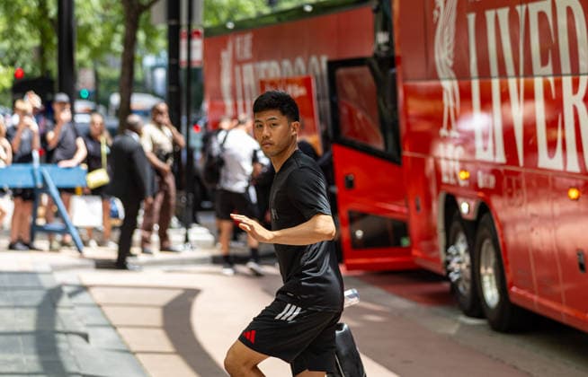 Football - Pre-Seaosn - Liverpool USA Tour Day 3 CHICAGO, USA - Wednesday, July 22, 2026: Liverpool s Wataru EndÅ returns to the team hotel after a morning training session in Chicago ahead of the start of the club s pre-season tour of America. The team play friendly games in Nashville, New York and Chicago as they prepare for the start of the new 2026 27 Premier League season. (Photo by David Rawcliffe Propaganda) CHICAGO Chicago ILLINOIS UNITED STATES OF AMERICA  Copyright: xDavidxRawcliffex 2026-07-22-027-Liverpool_Pre-Season_Day_3