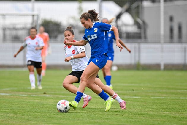 Fußball I Frauen I Saison 2026-2027 I Freundschaftsspiel I 1. FC Nürnberg - FC Carl Zeiss Jena I 22.07.2026 Mariella Büttner (99, 1. FC Nürnberg), Annika Wohner (18, FC Carl Zeiss Jena) Nürnberg Sportpark Valznerweiher Platz 5 Bayern Deutschland *** Soccer I Women s I 2026–2027 Season I Friendly Match I 1 FC Nuremberg vs. FC Carl Zeiss Jena I July 22, 2026 Mariella Büttner 99, 1 FC Nuremberg, Annika Wohner 18, FC Carl Zeiss Jena, Nuremberg Sportpark Valznerweiher, Field 5, Bavaria, Germany Copyright: xLobeca InesxHähnelx