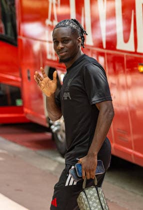 Football - Pre-Seaosn - Liverpool USA Tour Day 3 CHICAGO, USA - Wednesday, July 22, 2026: Liverpool s Jeremie Frimpong returns to the team hotel after a morning training session in Chicago ahead of the start of the club s pre-season tour of America. The team play friendly games in Nashville, New York and Chicago as they prepare for the start of the new 2026 27 Premier League season. (Photo by David Rawcliffe Propaganda) CHICAGO Chicago ILLINOIS UNITED STATES OF AMERICA  Copyright: xDavidxRawcliffex 2026-07-22-031-Liverpool_Pre-Season_Day_3