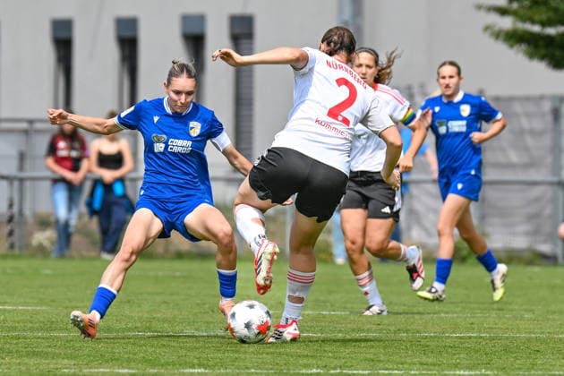 Fußball I Frauen I Saison 2026-2027 I Freundschaftsspiel I 1. FC Nürnberg - FC Carl Zeiss Jena I 22.07.2026 Zweikampf Emily Reske (10, FC Carl Zeiss Jena), Leia Varley (2, 1. FC Nürnberg) Nürnberg Sportpark Valznerweiher Platz 5 Bayern Deutschland *** Soccer I Women I 2026–2027 Season I Friendly Match I 1 FC Nuremberg vs. FC Carl Zeiss Jena I July 22, 2026 Tackle: Emily Reske (10, FC Carl Zeiss Jena) vs. Leia Varley (2), 1 FC Nuremberg, Nuremberg Sportpark Valznerweiher, Field 5, Bavaria, Germany Copyright: xLobeca InesxHähnelx