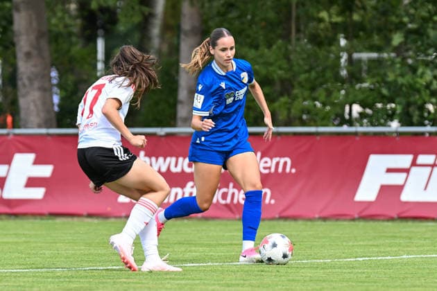 Fußball I Frauen I Saison 2026-2027 I Freundschaftsspiel I 1. FC Nürnberg - FC Carl Zeiss Jena I 22.07.2026 Marie Bleil (17, 1. FC Nürnberg), Rieke Tietz (17, FC Carl Zeiss Jena) Nürnberg Sportpark Valznerweiher Platz 5 Bayern Deutschland *** Soccer I Women s I 2026–2027 Season I Friendly Match I 1 FC Nuremberg vs. FC Carl Zeiss Jena I July 22, 2026 Marie Bleil 17, 1 FC Nuremberg, Rieke Tietz 17, FC Carl Zeiss Jena, Nuremberg Sportpark Valznerweiher, Field 5, Bavaria, Germany Copyright: xLobeca InesxHähnelx