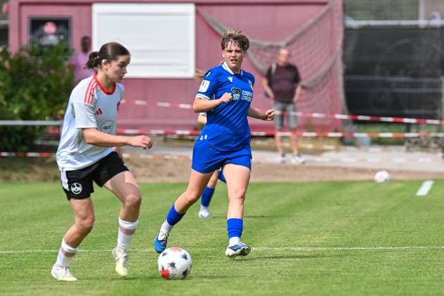 Fußball I Frauen I Saison 2026-2027 I Freundschaftsspiel I 1. FC Nürnberg - FC Carl Zeiss Jena I 22.07.2026 Marlene Lindner (14, 1. FC Nürnberg) (l.), Lea Mauly (19, FC Carl Zeiss Jena) (r.) Nürnberg Sportpark Valznerweiher Platz 5 Bayern Deutschland *** Soccer I Women s I 2026–2027 Season I Friendly Match I 1 FC Nuremberg vs. FC Carl Zeiss Jena I July 22, 2026 Marlene Lindner 14, 1 FC Nuremberg (home), Lea Mauly 19, FC Carl Zeiss Jena (away) Nuremberg Sportpark Valznerweiher, Field 5, Bavaria, Germany Copyright: xLobeca InesxHähnelx