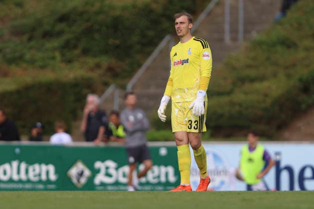 Torwart Toni Stahl (MSV Duisburg) schaut waehrend des Testspiels zwischen MSV Duisburg und K Beerschot VA, PCC-Stadion am 22. July 2026 in Duisburg, Deutschland. (Foto von Oliver Kaelke DeFodi Images) +++ Torwart Toni Stahl (MSV Duisburg) looks on during the friendly match between MSV Duisburg and K Beerschot VA at PCC-Stadion on July 22, 2026 in Duisburg, Germany. (Photo by Oliver Kaelke DeFodi Images) (Photo by Oliver Kaelke DeFodi Images) - *** Goalkeeper Toni Stahl of MSV Duisburg watches during the friendly match between MSV Duisburg and K Beerschot VA, PCC Stadion on July 22, 2026, in Duisburg, Germany. Photo by Oliver Kaelke, DeFodi Images. Goalkeeper Toni Stahl of MSV Duisburg looks on during the friendly match between MSV Duisburg and K Beerschot VA at PCC Stadion on July 22, 2026 in Duisburg, Germany Photo by Oliver Kaelke, DeFodi Images Photo by Oliver Kaelke, DeFodi Images