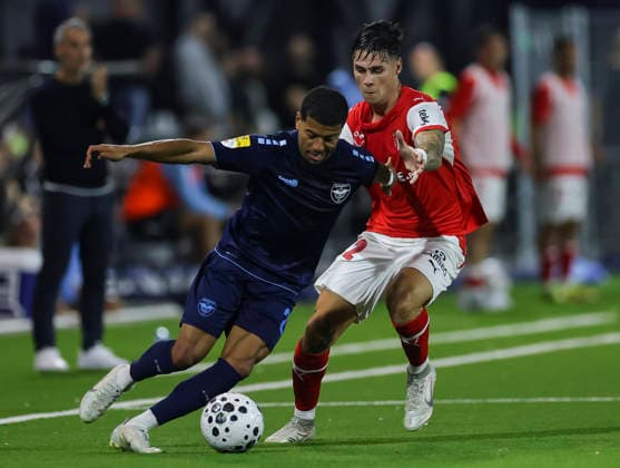 Zeleznicar v Braga- UEFA Conference League Season 2026 2027 Sylvester Alexander Enitombra Jasper (L) of Zeleznicar in action against Sergio Barcia of Braga during the UEFA Conference League Season 2026 2027 Second qualifying round 1st leg match between FK Zeleznicar Pancevo and FC Braga at stadium SC Mladost on July 22, 2026 in Pancevo, Serbia. Pancevo Serbia Copyright: xSrdjanxStevanovicx x