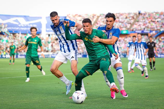 ESP: preseason Real Club Recreativo de Huelva v Real Betis Juan Antonio Segura of Huelva, Nelson Deossa of Real Betis and Nestor Senra of huelva during preseason friendly match between Real Club Recreativo de Huelva v Real Betis played at Nuevo Colombino Stadium, Huelva on July 22 2026 in Spain Huelva Spain Soccer *** ESP preseason: Real Club Recreativo de Huelva vs. Real Betis—Juan Antonio Segura of Huelva, Nelson Deossa of Real Betis, and Nestor Senra of Huelva during a preseason friendly match between Real Club Recreativo de Huelva and Real Betis played at Nuevo Colombino Stadium, Huelva on July 22, 2026, in Huelva, Spain. Spanish soccer Copyright: xRafaelxRomanx xAgenciaxLOFx