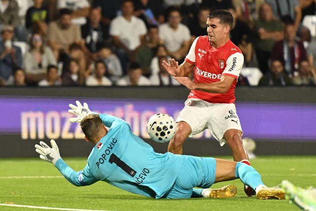 ZELEZNICAR PANCEVO vs BRAGA VICTOR GOMEZ vs ZORAN POPOVIC goalie football Zeleznicar Pancevo vs Braga UEFA Conference league qualifications match at SC Mladost stadium, Pancevo 22.07.2026 Foto: FOOTBALL, UEFA CONFERENCE LEAGUE, ZELEZNICAR PANCEVO, BRAGA, QUALIFICATIONS Pancevo SC Mladost stadium Serbia Copyright: xMarkoxMetlas xMNxPressx