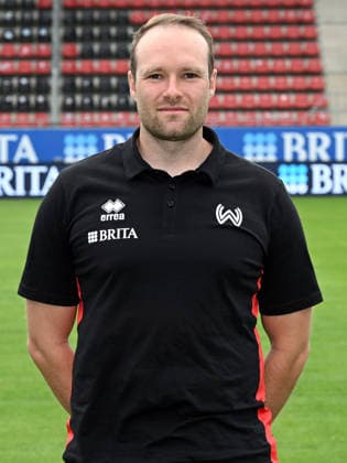 22.07.2026, xjhx, Fussball 3.Liga, SV Wehen Wiesbaden Porträttermin 2026 2027, Fototermin Saison 2026 27 v.l. Leiter Organisation und Infrastruktur Patrick Glaser (SV Wehen Wiesbaden) Wiesbaden *** July 22, 2026, xjhx, Soccer 3rd Division, SV Wehen Wiesbaden Photo Shoot 2026–2027, Photo Session for the 2026–27 Season (from left): Patrick Glaser, Head of Organization and Infrastructure, SV Wehen Wiesbaden, Wiesbaden