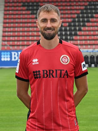 22.07.2026, xjhx, Fussball 3.Liga, SV Wehen Wiesbaden Porträttermin 2026 2027, Fototermin Saison 2026 27 v.l. Florian Hübner (SV Wehen Wiesbaden) Wiesbaden *** July 22, 2026, xjhx, Soccer 3rd Division, SV Wehen Wiesbaden Photo Shoot 2026–2027, Photo Session for the 2026–27 Season, from left: Florian Hübner, SV Wehen Wiesbaden, Wiesbaden