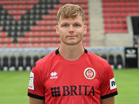 22.07.2026, xjhx, Fussball 3.Liga, SV Wehen Wiesbaden Porträttermin 2026 2027, Fototermin Saison 2026 27 v.l. Philipp Hercher (SV Wehen Wiesbaden) Wiesbaden *** July 22, 2026, xjhx, Soccer 3rd Division, SV Wehen Wiesbaden Photo Shoot 2026–2027, Photo Session for the 2026–27 Season, from left: Philipp Hercher, SV Wehen Wiesbaden, Wiesbaden
