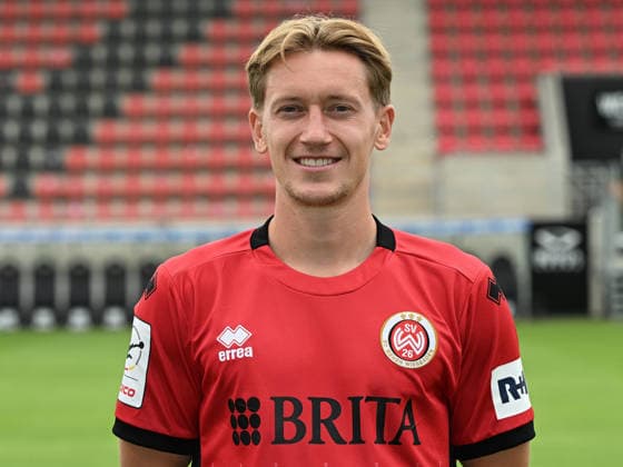 22.07.2026, xjhx, Fussball 3.Liga, SV Wehen Wiesbaden Porträttermin 2026 2027, Fototermin Saison 2026 27 v.l. Fabian Greilinger (SV Wehen Wiesbaden) Wiesbaden *** July 22, 2026, xjhx, Soccer 3rd Division, SV Wehen Wiesbaden Photo Shoot 2026–2027, Photo Session for the 2026–2027 Season, from left: Fabian Greilinger, SV Wehen Wiesbaden, Wiesbaden