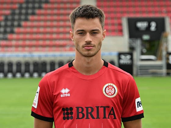 22.07.2026, xjhx, Fussball 3.Liga, SV Wehen Wiesbaden Porträttermin 2026 2027, Fototermin Saison 2026 27 v.l. Robin Kalem (SV Wehen Wiesbaden) Wiesbaden *** July 22, 2026, xjhx, Soccer 3rd Division, SV Wehen Wiesbaden Photo Shoot 2026–2027, Photo Session for the 2026–2027 Season, from left: Robin Kalem, SV Wehen Wiesbaden, Wiesbaden