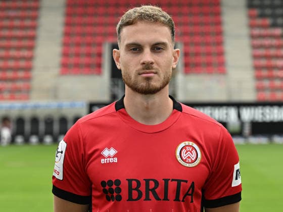 22.07.2026, xjhx, Fussball 3.Liga, SV Wehen Wiesbaden Porträttermin 2026 2027, Fototermin Saison 2026 27 v.l. Ole Wohlers (SV Wehen Wiesbaden) Wiesbaden *** July 22, 2026, xjhx, Soccer 3rd Division, SV Wehen Wiesbaden Photo Shoot 2026–2027, Photo Session for the 2026–2027 Season, from left: Ole Wohlers, SV Wehen Wiesbaden, Wiesbaden