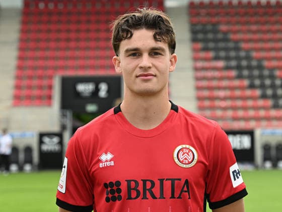 22.07.2026, xjhx, Fussball 3.Liga, SV Wehen Wiesbaden Porträttermin 2026 2027, Fototermin Saison 2026 27 v.l. Ben Nink (SV Wehen Wiesbaden) Wiesbaden *** July 22, 2026, xjhx, Soccer 3rd Division, SV Wehen Wiesbaden Photo Shoot 2026–2027, Photo Session for the 2026–27 Season, from left: Ben Nink, SV Wehen Wiesbaden, Wiesbaden