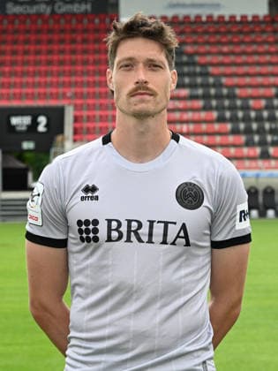22.07.2026, xjhx, Fussball 3.Liga, SV Wehen Wiesbaden Porträttermin 2026 2027, Fototermin Saison 2026 27 v.l. Florian Stritzel (SV Wehen Wiesbaden) Wiesbaden *** July 22, 2026, xjhx, Soccer 3rd Division, SV Wehen Wiesbaden Photo Shoot 2026–2027, Photo Session for the 2026–2027 Season, from left: Florian Stritzel, SV Wehen Wiesbaden, Wiesbaden