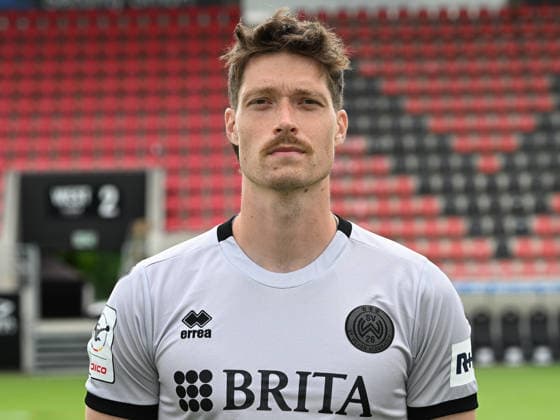 22.07.2026, xjhx, Fussball 3.Liga, SV Wehen Wiesbaden Porträttermin 2026 2027, Fototermin Saison 2026 27 v.l. Ben Nink (SV Wehen Wiesbaden) Wiesbaden *** July 22, 2026, xjhx, Soccer 3rd Division, SV Wehen Wiesbaden Photo Shoot 2026–2027, Photo Session for the 2026–2027 Season, from left: Ben Nink, SV Wehen Wiesbaden, Wiesbaden