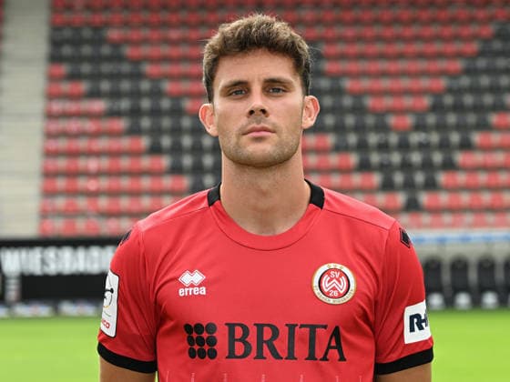 22.07.2026, xjhx, Fussball 3.Liga, SV Wehen Wiesbaden Porträttermin 2026 2027, Fototermin Saison 2026 27 v.l. Jakob Lewald (SV Wehen Wiesbaden) Wiesbaden *** July 22, 2026, xjhx, Soccer 3rd Division, SV Wehen Wiesbaden Photo Shoot 2026–2027, Photo Session for the 2026–27 Season, from left: Jakob Lewald, SV Wehen Wiesbaden, Wiesbaden